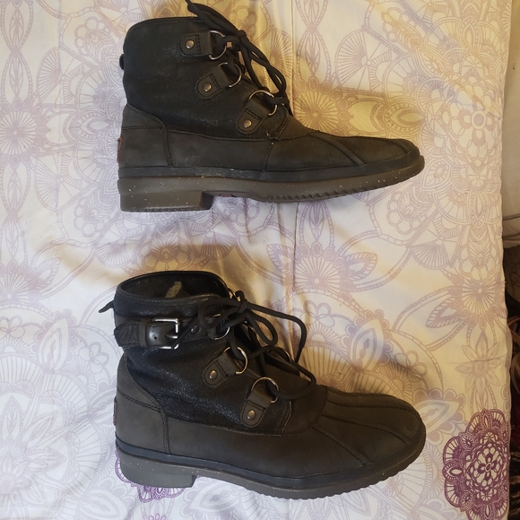Ugg Cecile Duck Boots Women's Size 8 Waterproof Black Leather+Sherpa Gorpcore - Picture 1 of 16